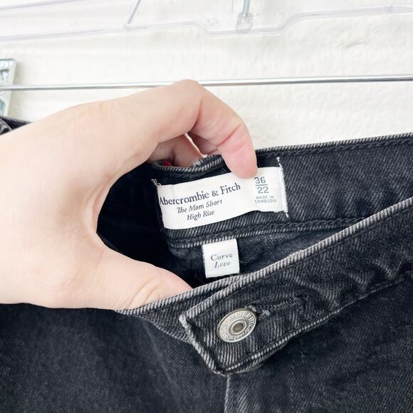 [Abercrombie & Fitch] Black High Rise Curve Love The Mom Short Raw Hem NWT Sz 22 - Picture 8 of 11